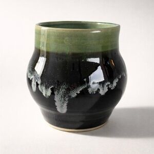 STUDIO POTTERY VASE GLOSSY GLAZE MID CENTURY COTTAGECORE JAPANDI SURFSHACK STYLE